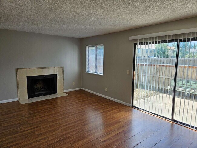 Spacious 3 Bedroom End Unit Townhome Close To Everything!