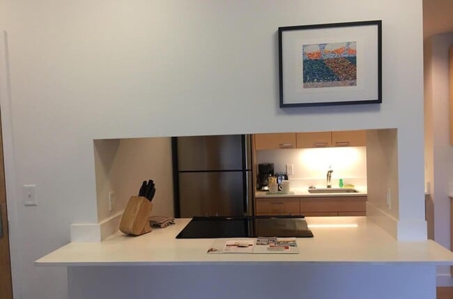 Photo - 1081 Boylston St