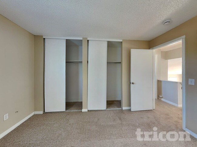 Photo - 5045 S Ventura St