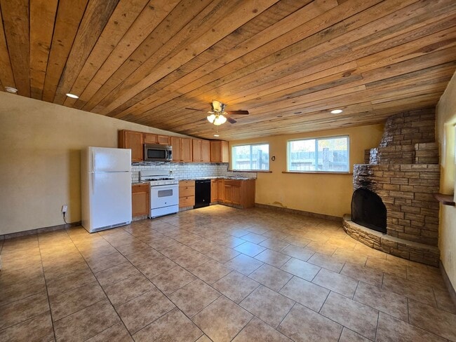 Photo - 941 Agua Fria St Apartamento Unidad B