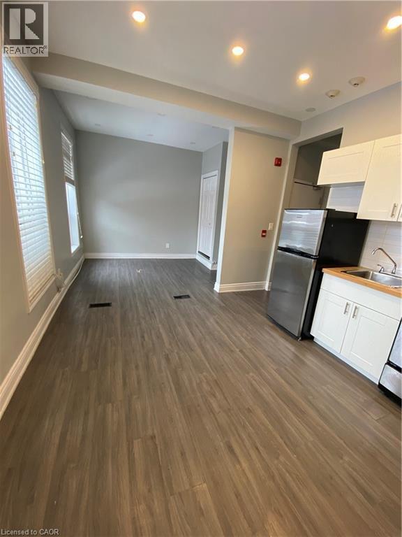 Photo - 70 Victoria Ave S Unité 4