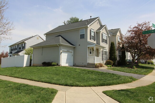 Building Photo - Fully updated 4BR 2.5BA corner lot single ... Rental
