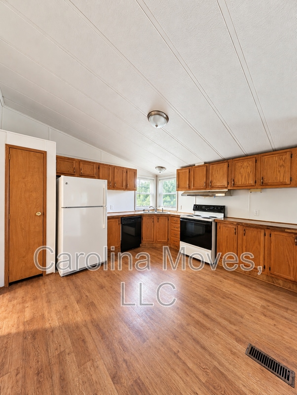 220 Farrs Rd