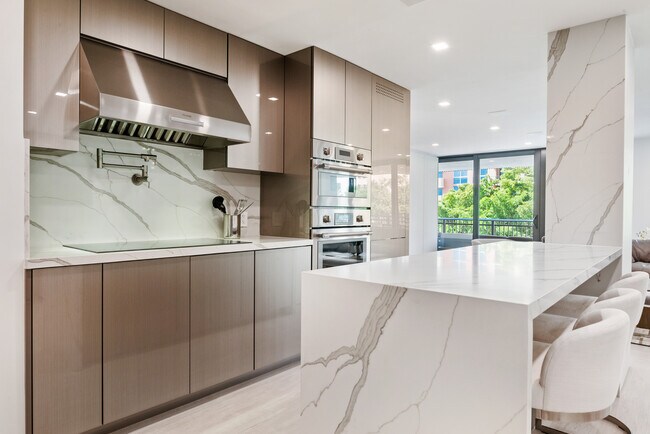 Building Photo - 2901 S Bayshore Dr Unit # 5E