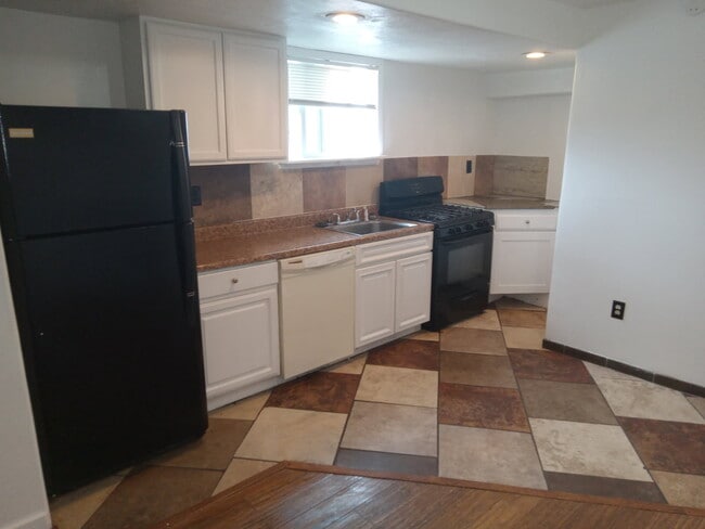 Building Photo - 260 W Antelope Dr Unit 24