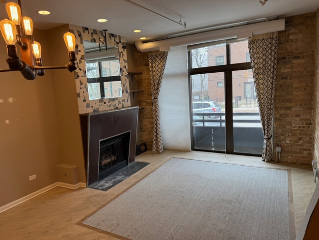 Photo - 1735 W Diversey Pkwy Unidad 118