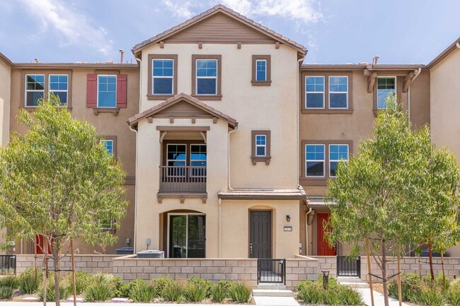 Brand-new must-see 3-bedroom townhome near... - Brand-new must-see 3-bedroom townhome near...