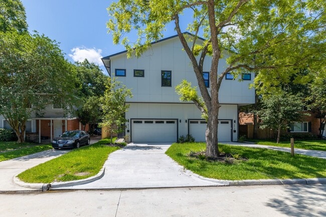 Photo - 4517 Larch Ln