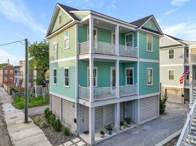 Building Photo - Elevated Charleston Charmer Rental