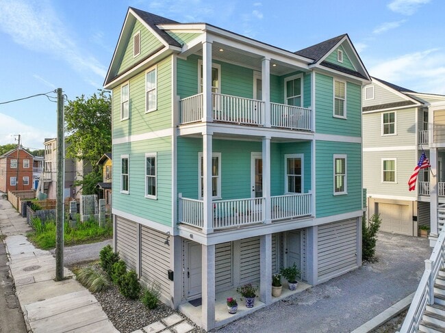 Building Photo - Elevated Charleston Charmer Rental