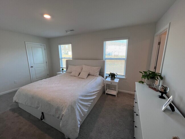 Photo - 95 Malcolm Ct