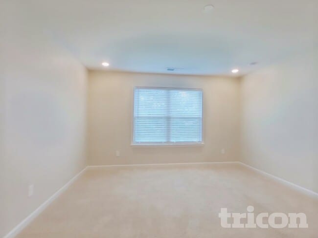 Photo - 83 Leyland Ct