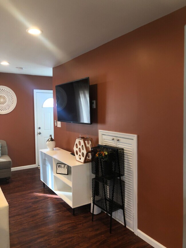 The Glen Burnie - Cozy Studio Apartments