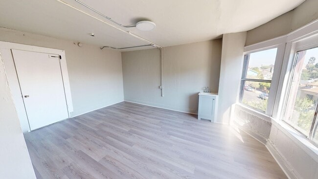 Photo - BEAUTIFUL DORMITORY STYLE HOUSING AVAILABLE