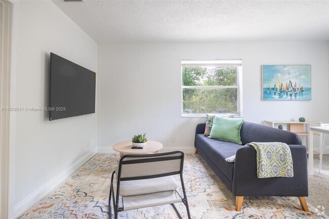 Building Photo - 605 SW 14th Terrace Unit 4 Rental