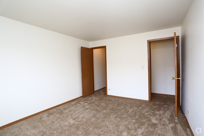 2BR, 1BA - 850SF - Bedroom