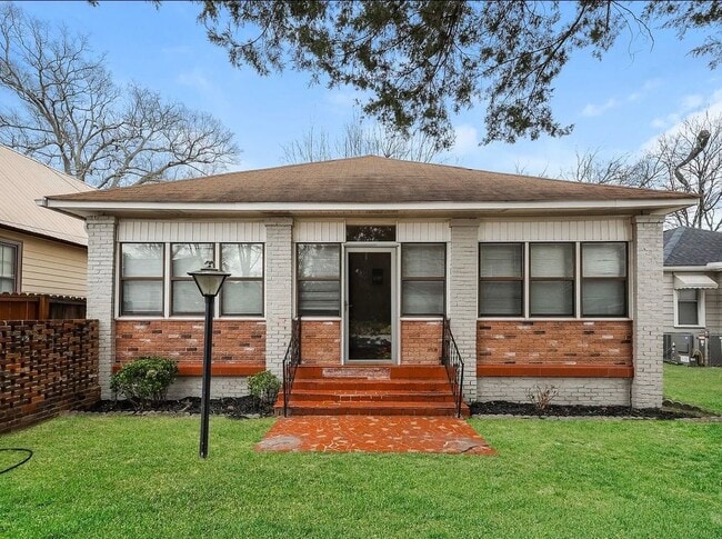 Building Photo - 1612 14th Ave