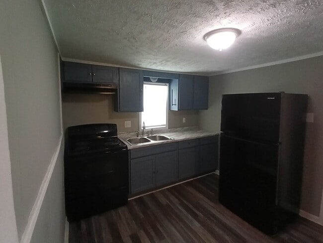 Photo - 308 Sterling St