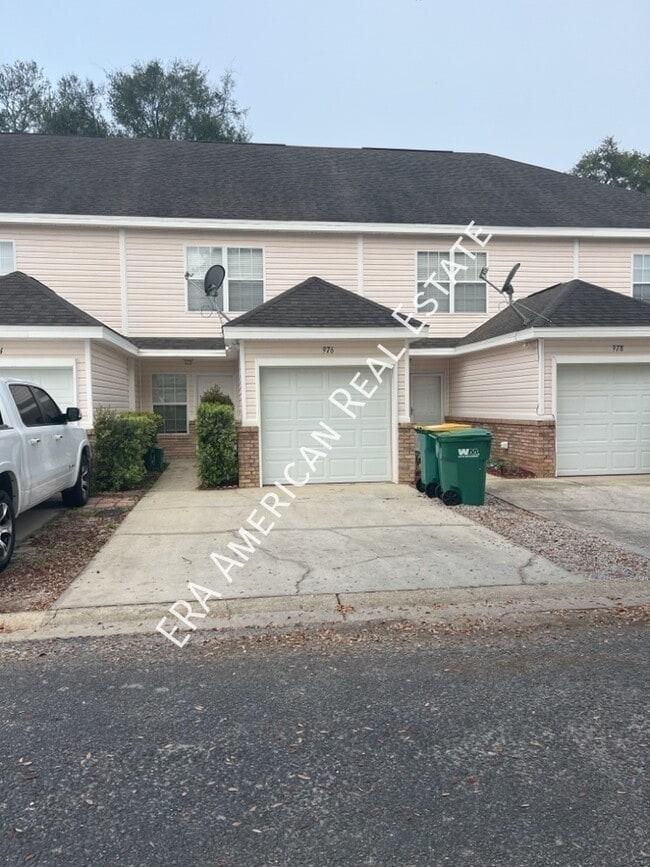 Building Photo - 976 Scenic Oak Ln