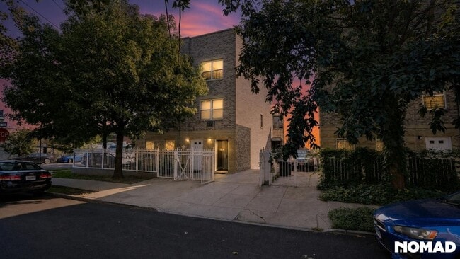 Building Photo - 747 Essex St