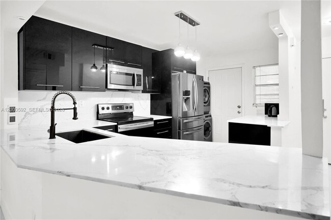 Building Photo - 1750 NE 191st St Unit 710-2