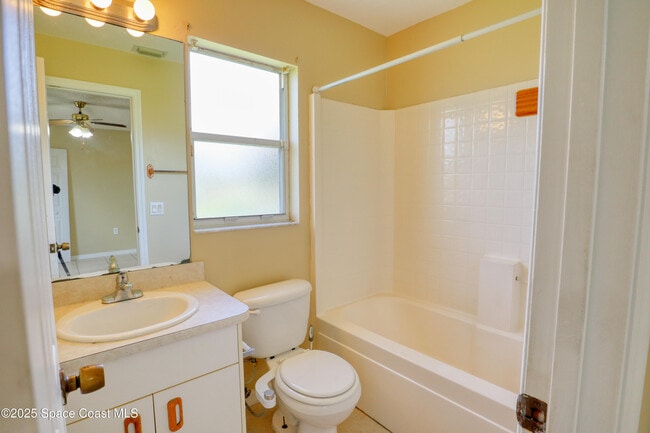 Photo - 793 Yukon St NE