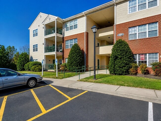 Photo - 811 Brassie Ln
