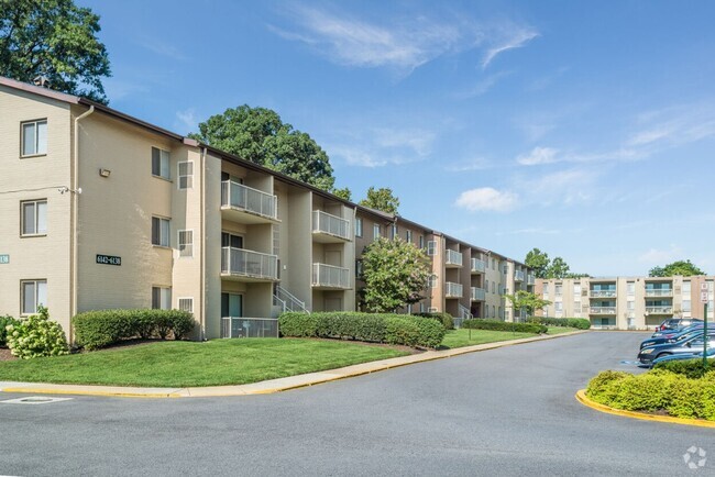 Building Photo - Surrey Square Rental