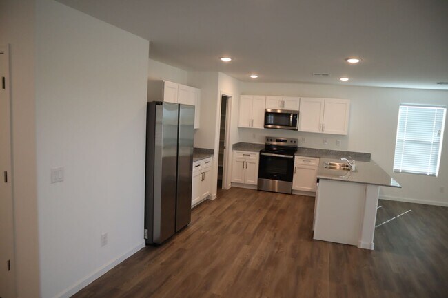 Photo - ~Pristine 2024 Luxury Home with Majestic Mountain Views~