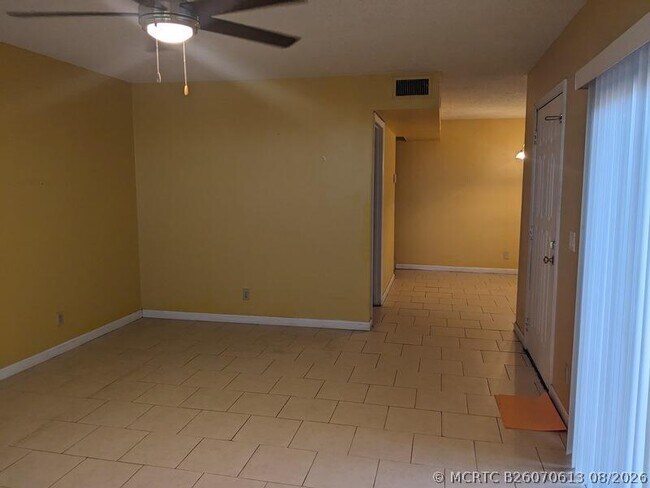 3822 Victoria Dr