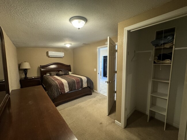 Photo - 225 Oakwood Dr House