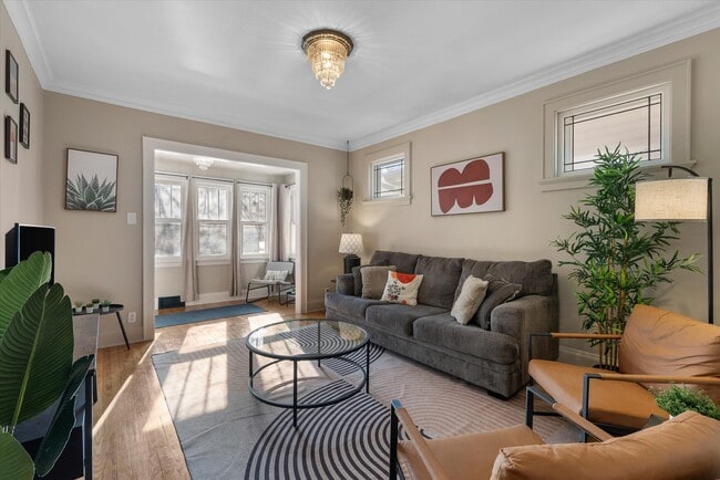 Photo - 340 E Clarence St