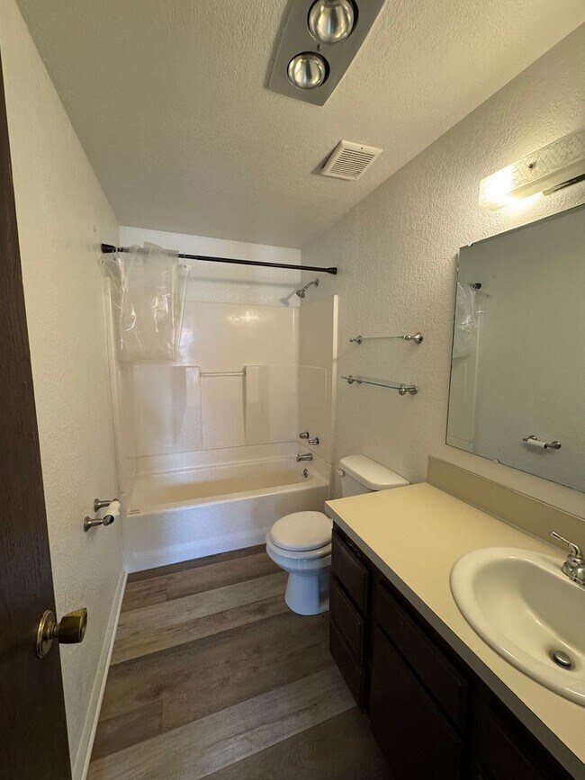 Photo - 115 Hudson Ave Unit E