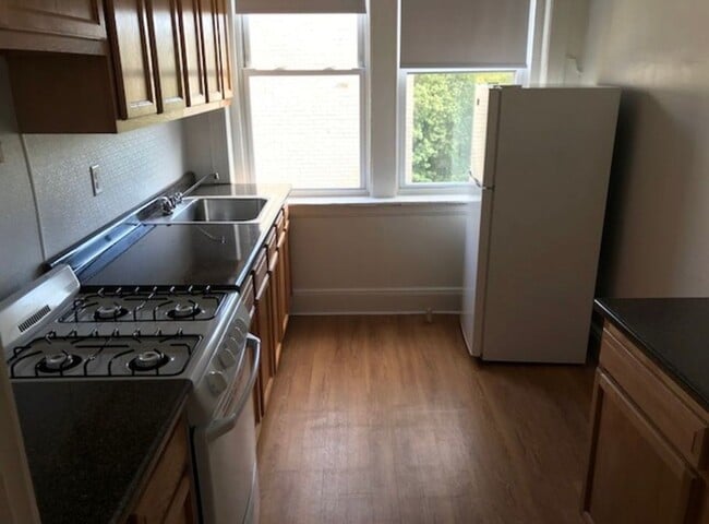 Building Photo - Desirable apartment in Brighton