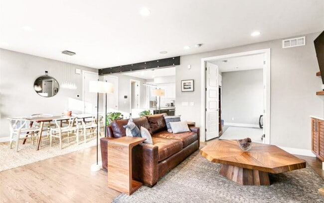 Photo - Beautiful 4 bedroom 3 bathroom property in Jefferson Park Denver