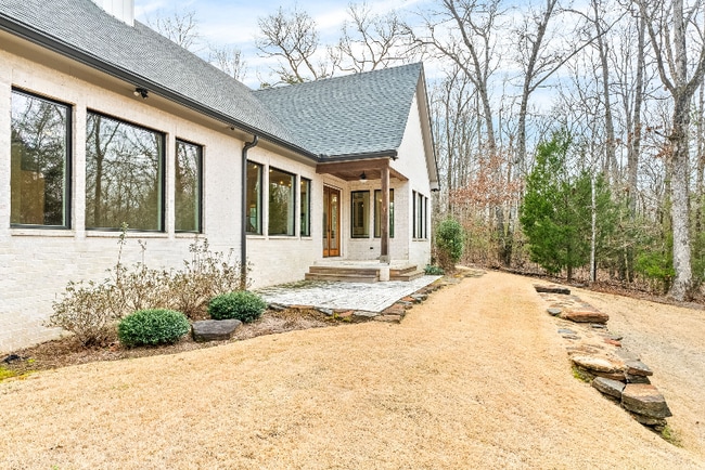 Photo - 323 Lee Rd 88