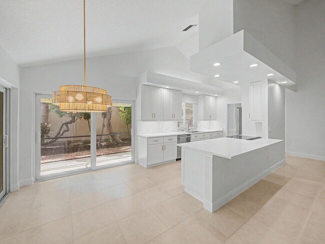 Photo - 303 Leeward Dr