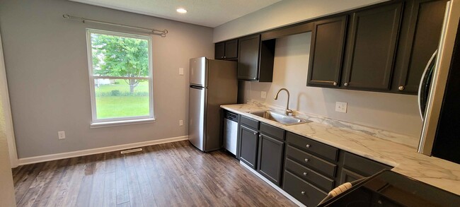 Photo - 850 Maple St