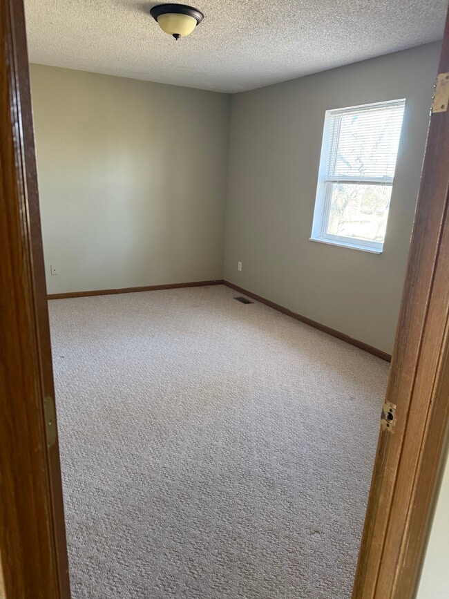 Upstairs bedroom - 2207 Roma Ln