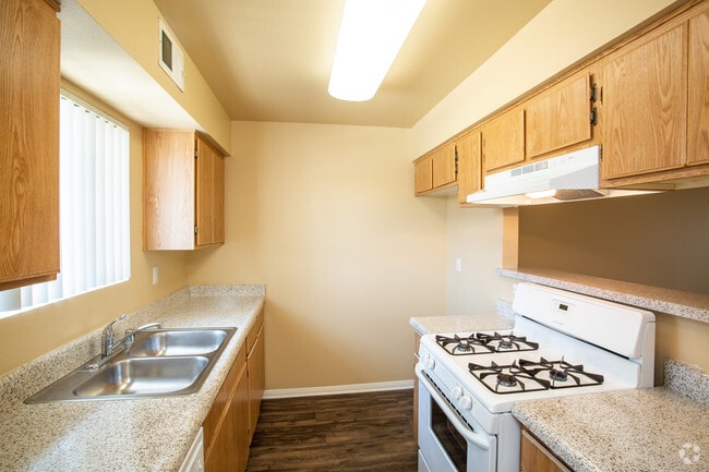 2 BR, 2 BA - 952 SF