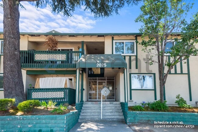 Building Photo - 2025 California St Rental