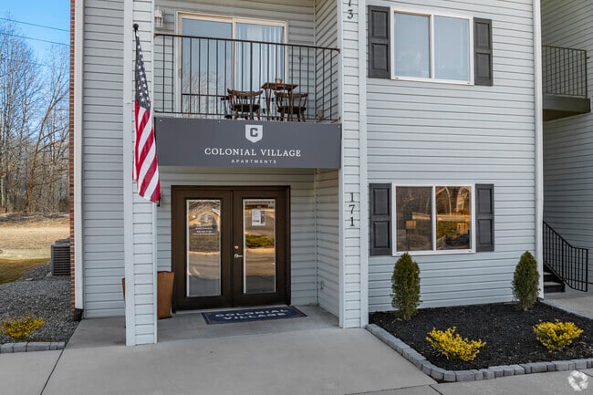 Oficina de arrendamiento - Colonial Village