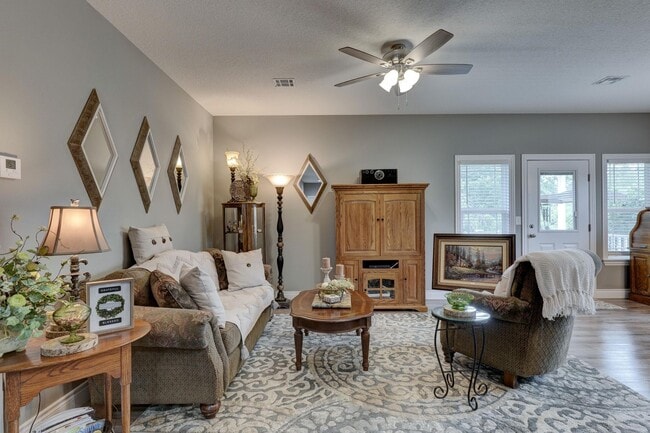 Photo - UNIT AVAILABLE 6/10/24 ! ! 2-BEDROOM 2-BATH DUPLEXES LOCATED IN NEOSHO!