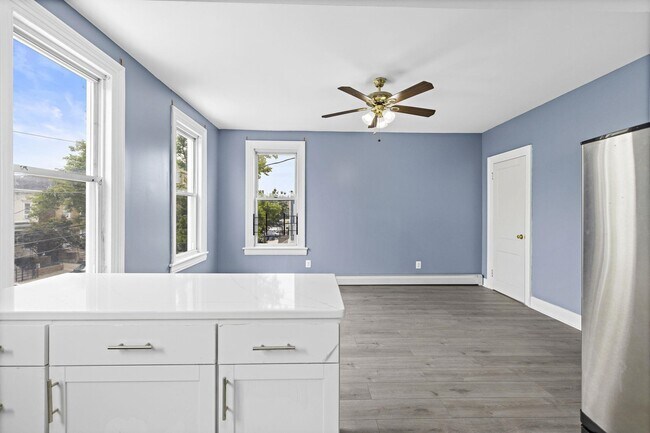 Photo - 209 Danforth Ave