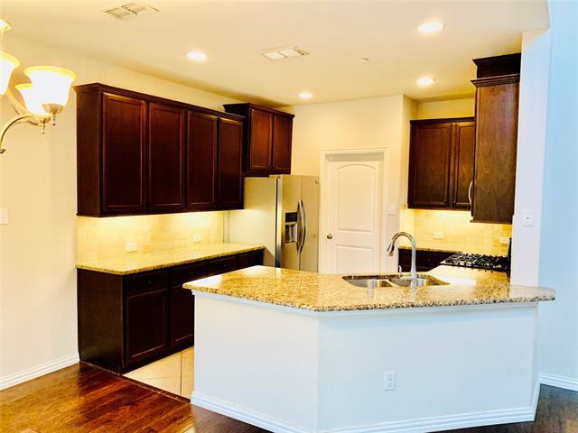 Photo - 912 Brookville Ct