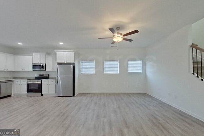 Photo - 130 English Oak Ln