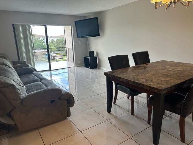 Photo - 9355 SW 8th St