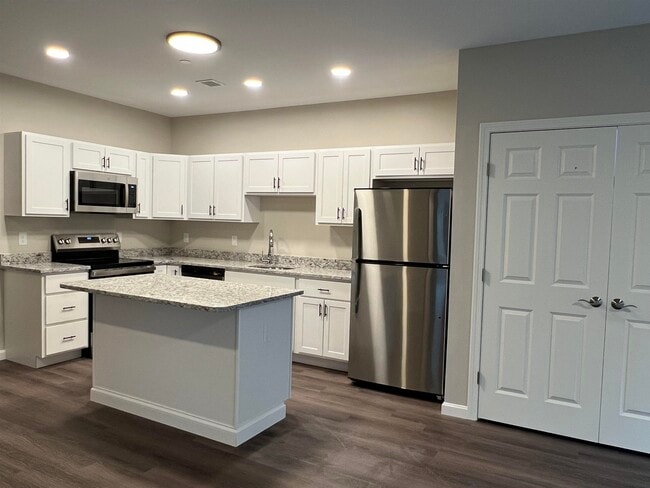 Building Photo - 217 Rockingham Rd Unit 205 Rental