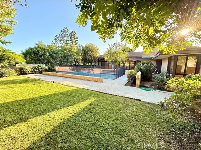 Building Photo - 880 N Gainsborough Dr