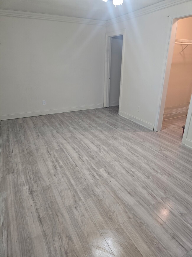 Photo - 140 Ambroise St